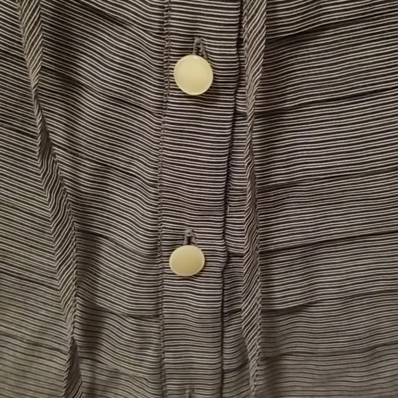 Super cute Gap top - Picture 3 of 4